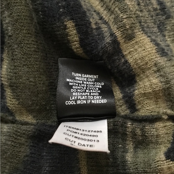 Torrid Women’s Soft Lightweight Camo Boyfriend Cardigan Size 1 EUC - Picture 7 of 7